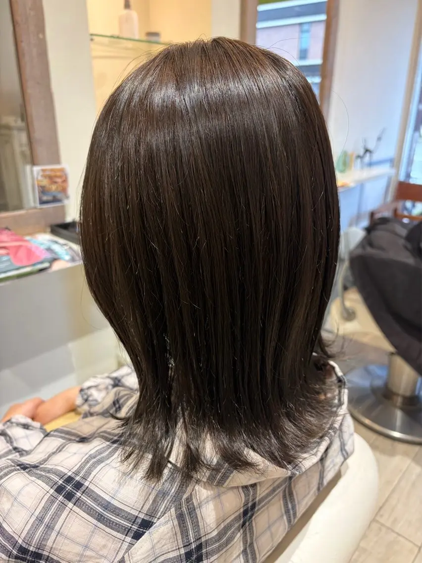 ミディアム 外ハネヘア ヘアカラー NICCOLO室見 Erinaのヘアスタイル