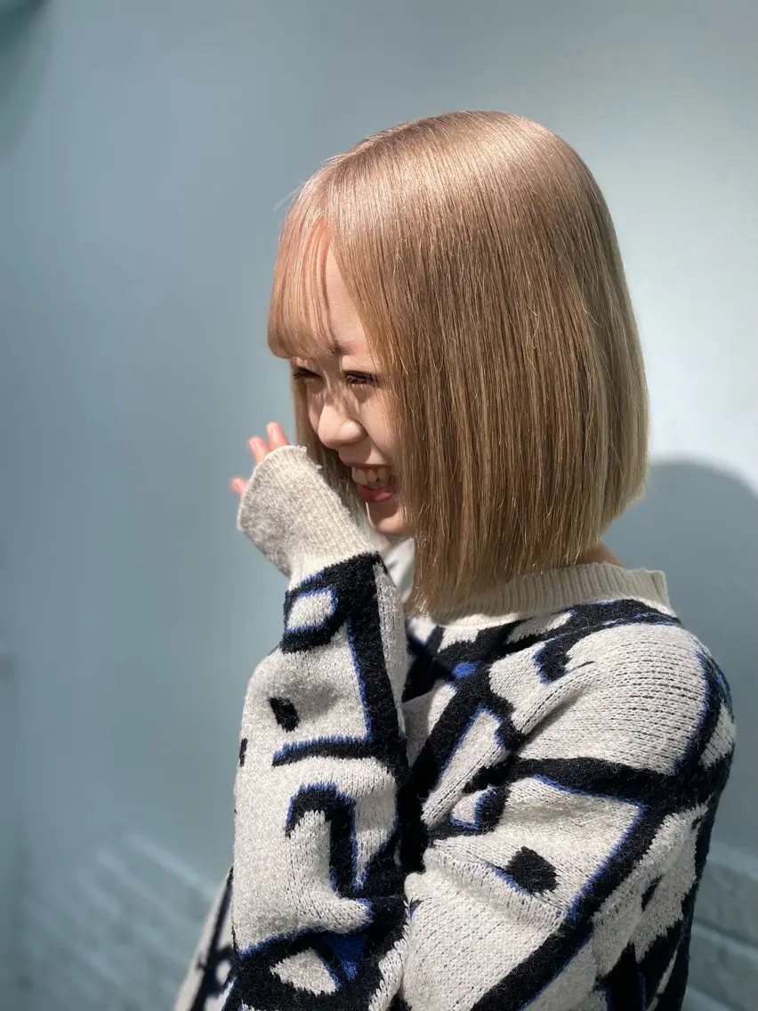 ショート カラー アッシュ アッシュグレー ベージュカラー ブリーチ ブロンド 【ときめき屋さん🎀 ハイトーン大和🎀】のヘアスタイル