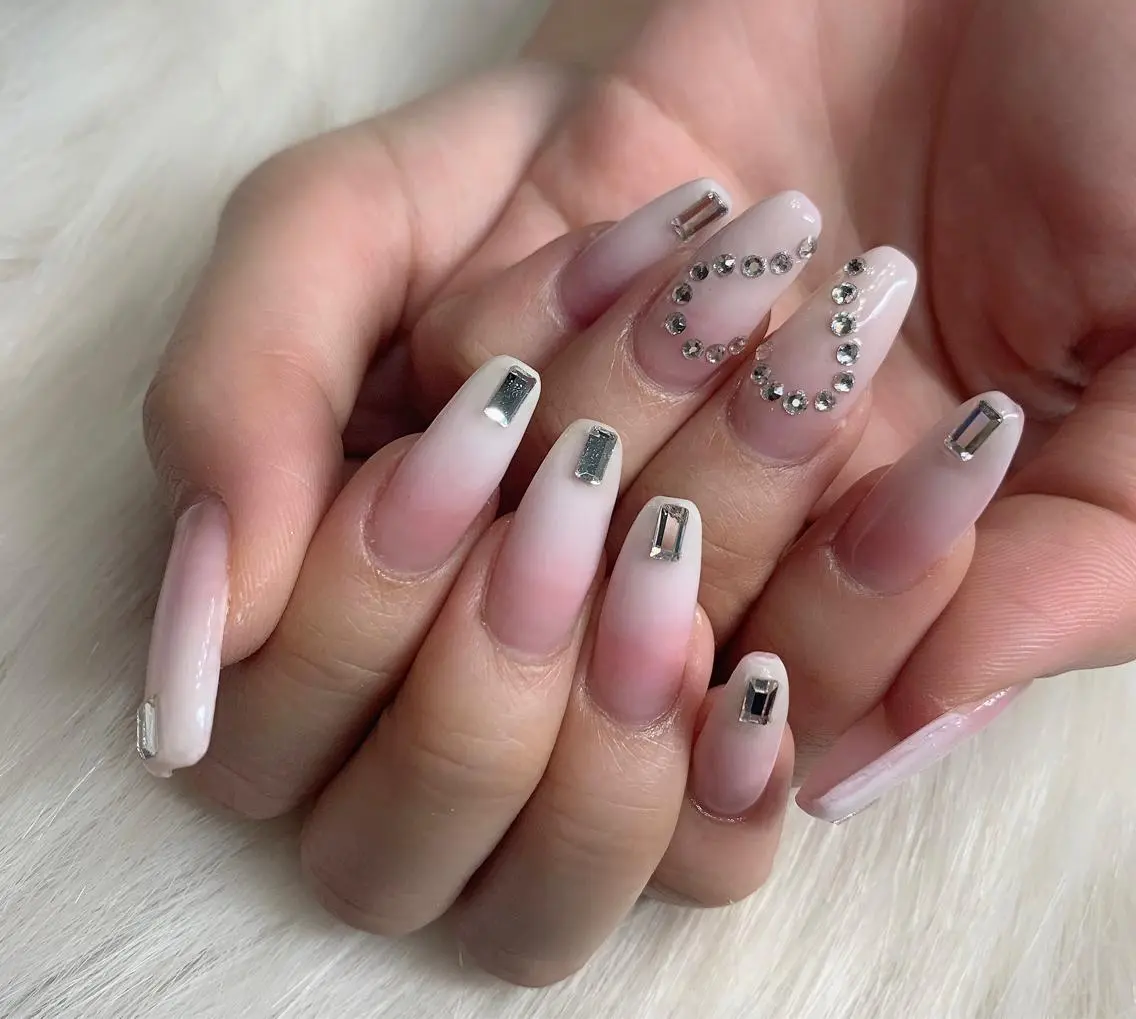 ネイル アートネイル ストーンネイル Nail Salon Momoのネイルデザイン