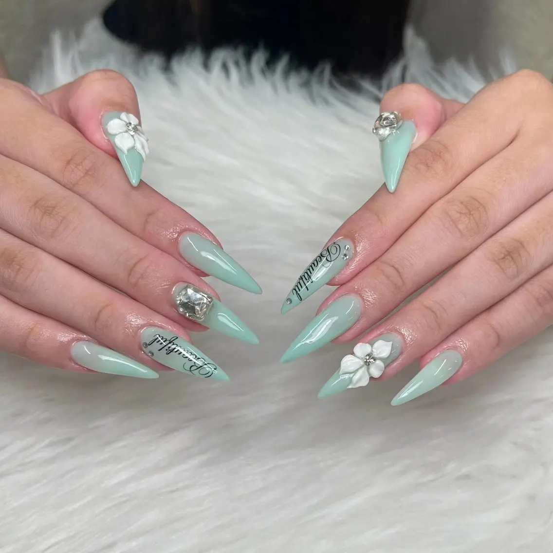 ネイル フラワーネイル ジェルネイル キラキラネイル 韓国ネイル 持ち込み ハンドネイル ハンドケア Nova Nailのネイルデザイン