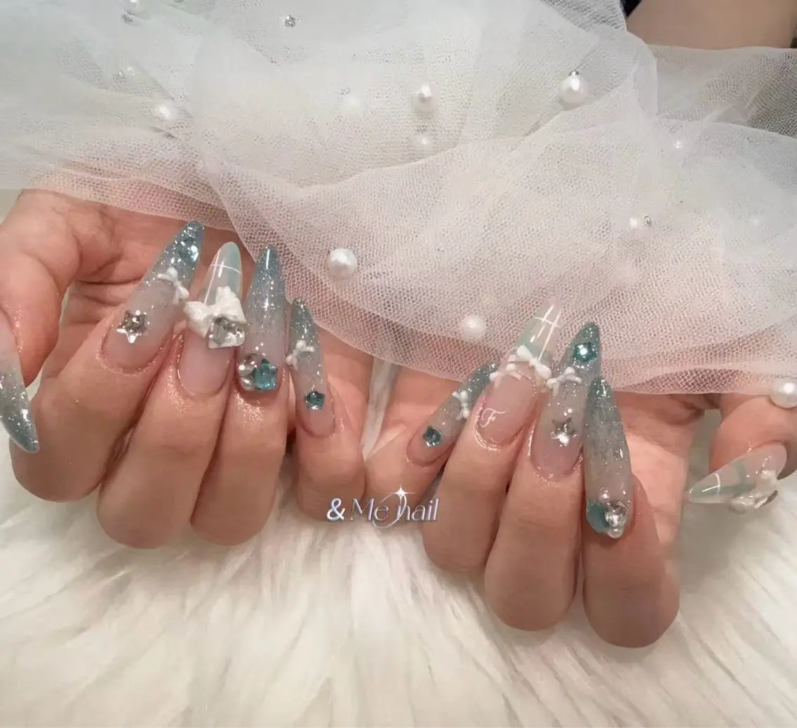 ネイル ハンドネイル &ME ネイルサロンのネイルデザイン