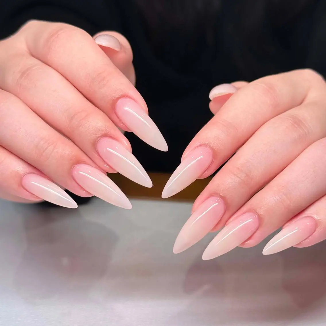 ネイル オーロラネイル ブルー チークネイル フットネイル フレンチネイル ハンドネイル NAILS168 池袋西口駅前店のネイルデザイン