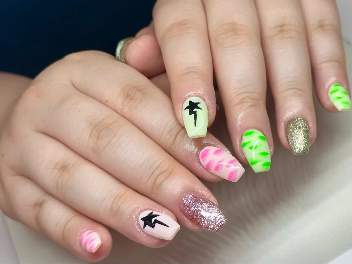 ネイル チークネイル 長さ出し ガーリー 韓国ネイル マグネットネイル Junn Nailのネイルデザイン