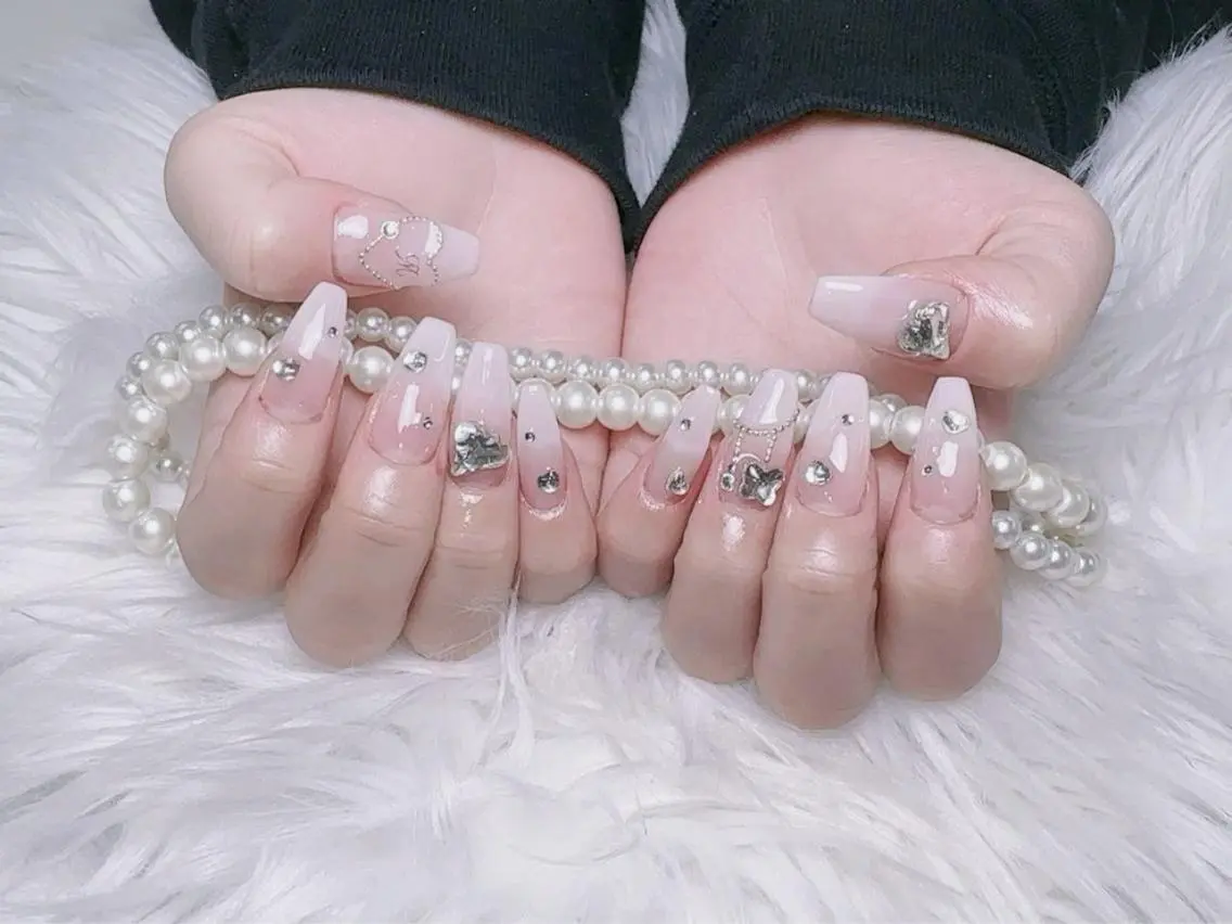 メンズ ネイル アートネイル フレンチネイル ジェルネイル キラキラネイル パラジェル Bloom kabukiのネイルデザイン
