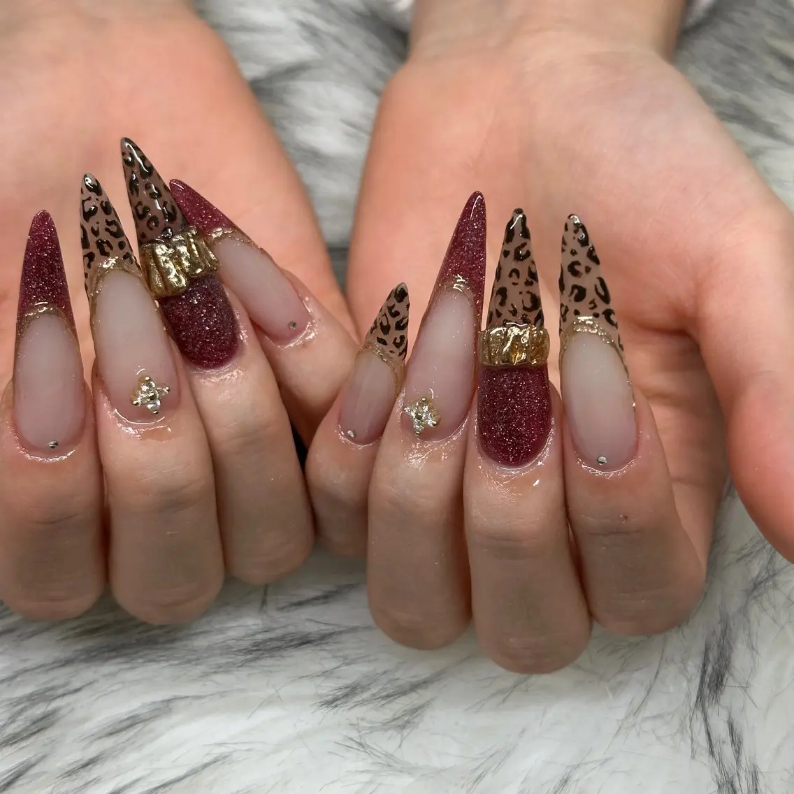 ロング ハンドネイル Whity kiriのネイルデザイン