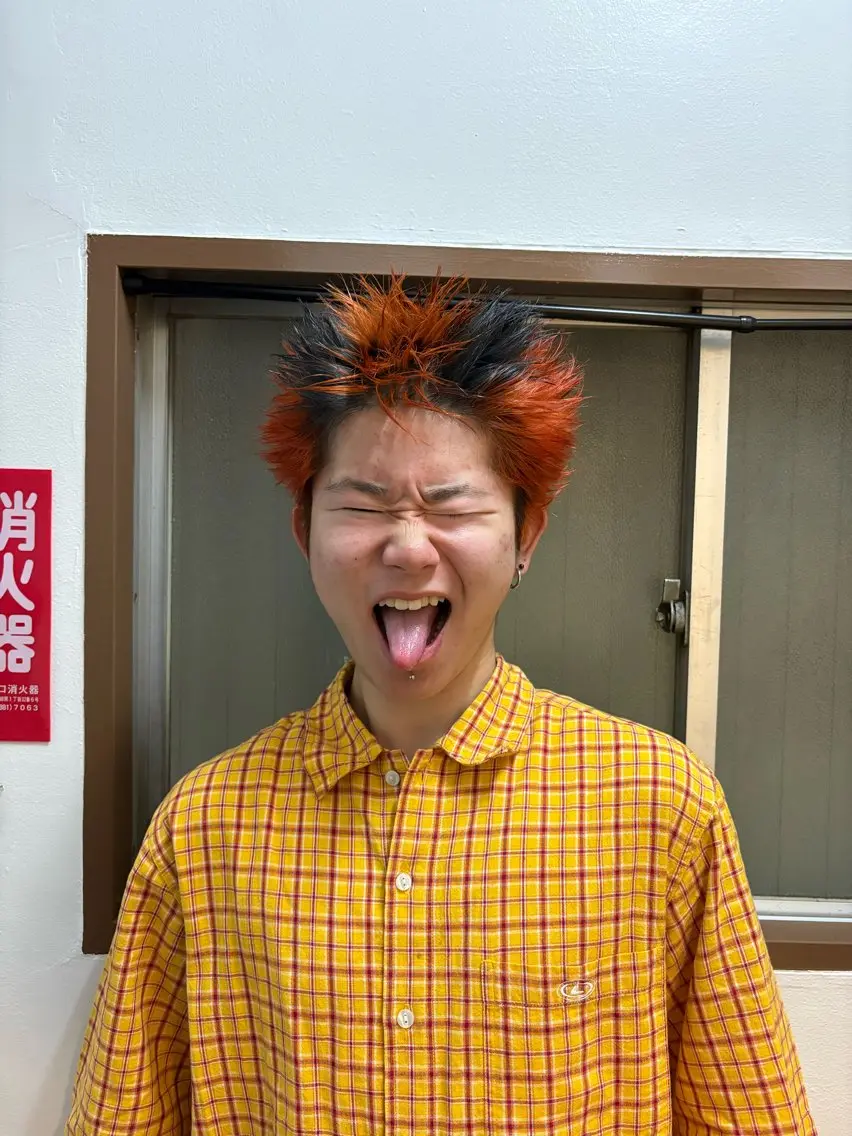 カラー メンズ 黒髪 オレンジ ヘアカラー 池田 陽喜のヘアスタイル