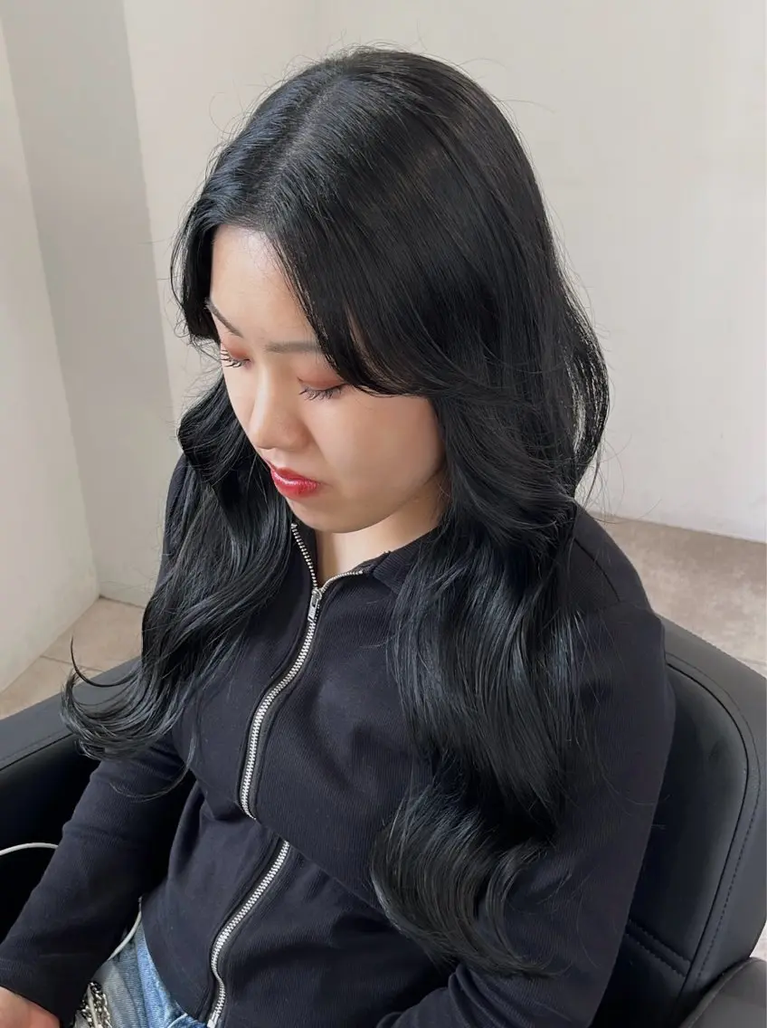 ロング カラー 平田 七海のヘアスタイル