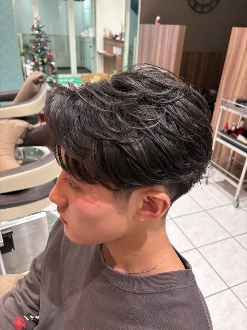 パーマ メンズ フェザーパーマ メンズパーマ 荻巣 うららのヘアスタイル