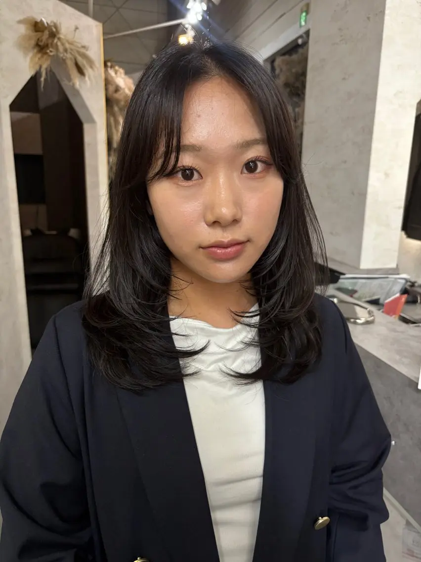 セミロング カラー レイヤーカット カット ヘアカラー トリートメント 天神最安値エクステ カラーレイヤーカットのヘアスタイル