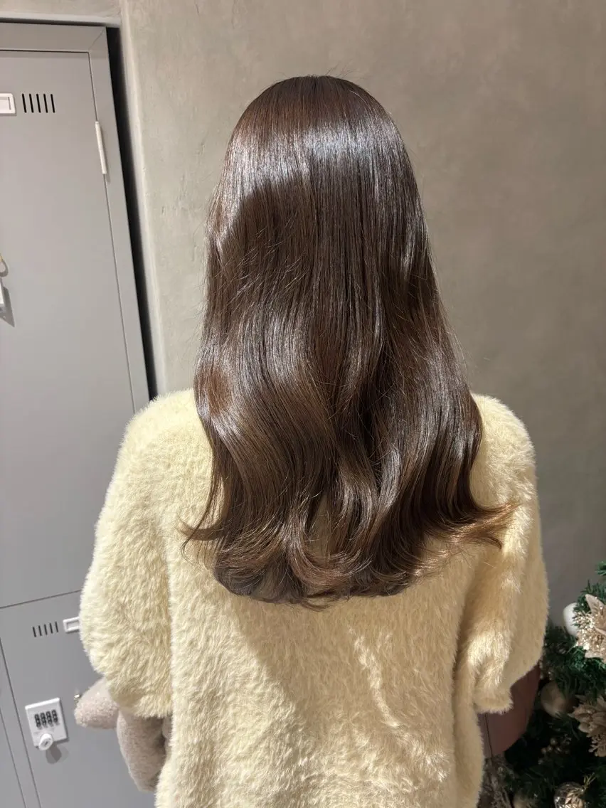 セミロング アッシュ ヘアカラー 大久保 愛のヘアスタイル