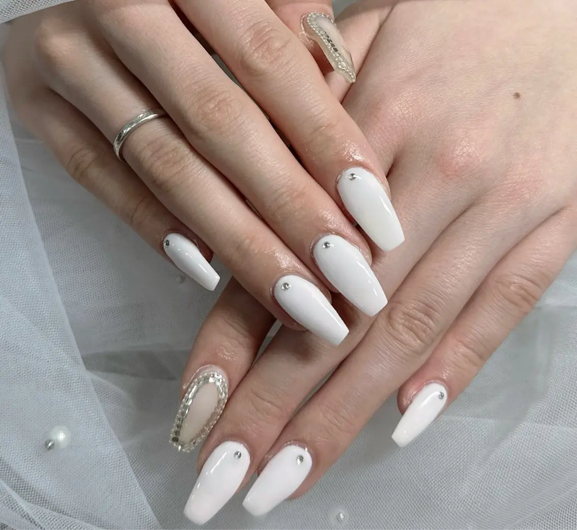 ネイル ハンドネイル フットネイル LAVISH nanamiのネイルデザイン