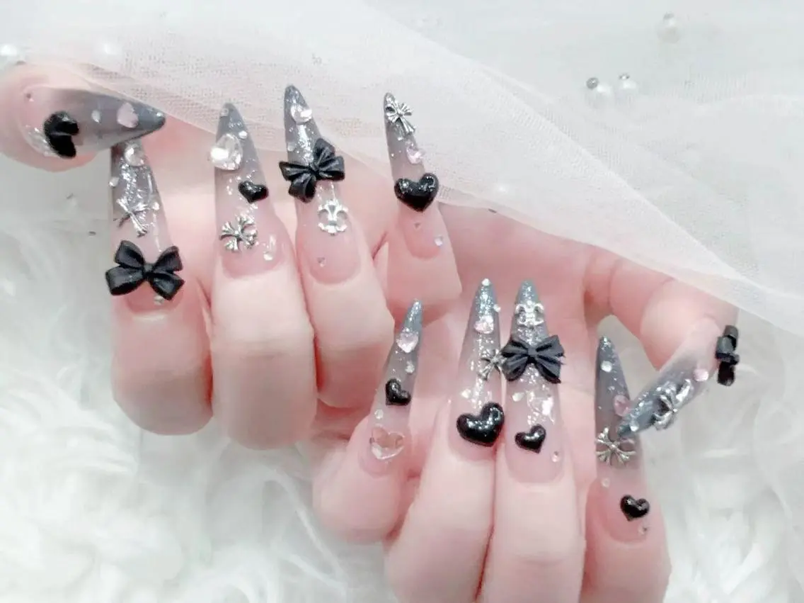 ネイル 長さ出し キラキラネイル 韓国ネイル ロングネイル マグネットネイル ハンドネイル ハンドケア KTNail 🎀 長さ出し専門店のネイルデザイン