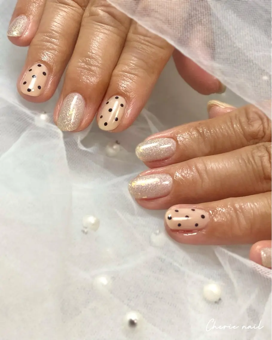 ネイル ドット ジェルネイル ラメ(グリッター) オフィスネイル 春ネイル ハンドネイル Cherienail yunaのネイルデザイン