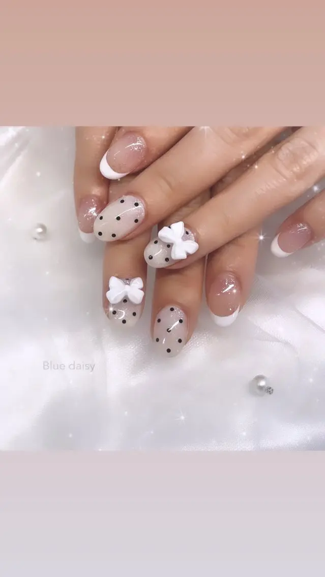 ネイル ドット リボン ハンドネイル Blue daisy RIN🎀のネイルデザイン
