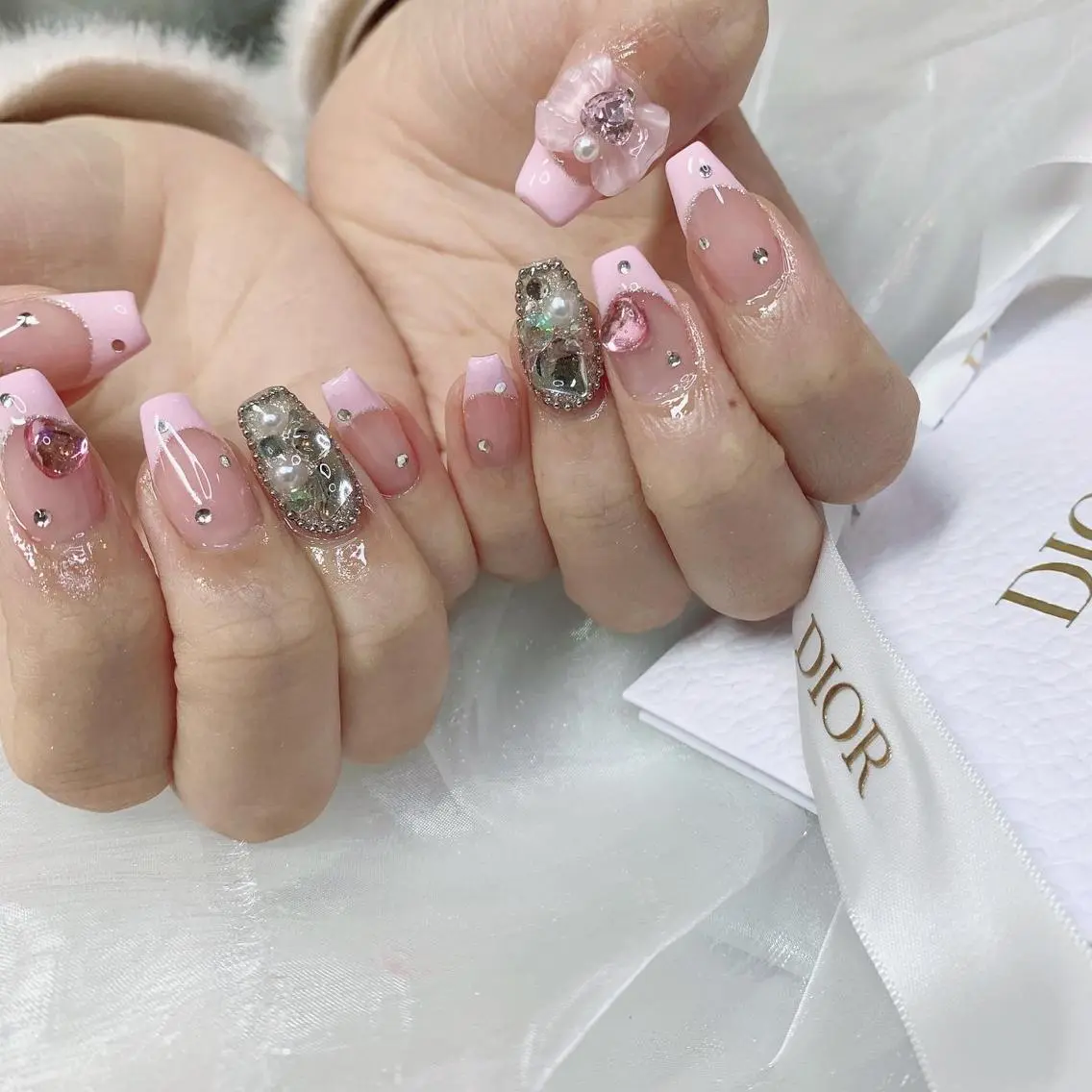 ネイル リボン ハンドネイル La neige* yuki 🐩🌙のネイルデザイン