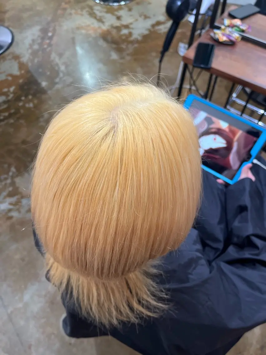 ショート カラー メンズ メンズブリーチ ブリーチ ヘアカラー トリートメント 銘苅 祥一のヘアスタイル