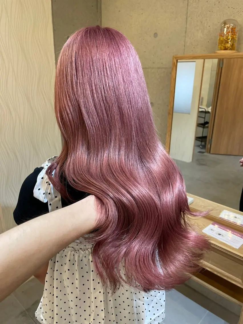 ロング カラー ベージュカラー ブリーチ ブラウンカラー ミルクティーベージュ ピンクカラー カット ヘアカラー トリートメント 羽田翔大/ブリーチ/ レイヤー/店長のヘアスタイル