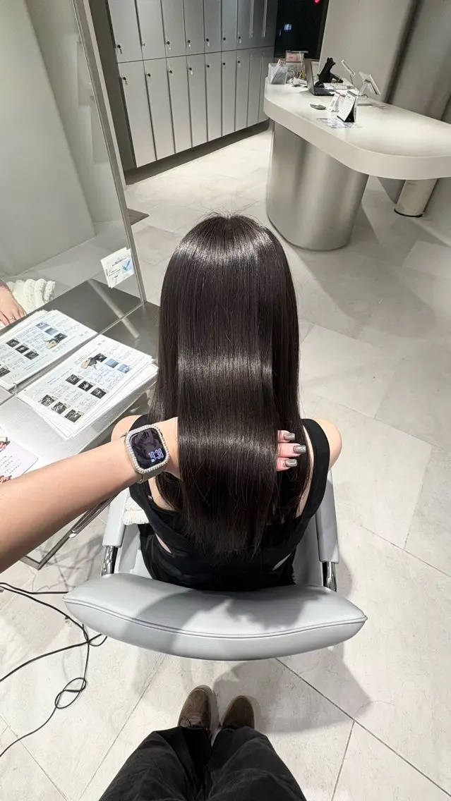 ロング カラー ヘアカラー 衞本 桃奈のヘアスタイル