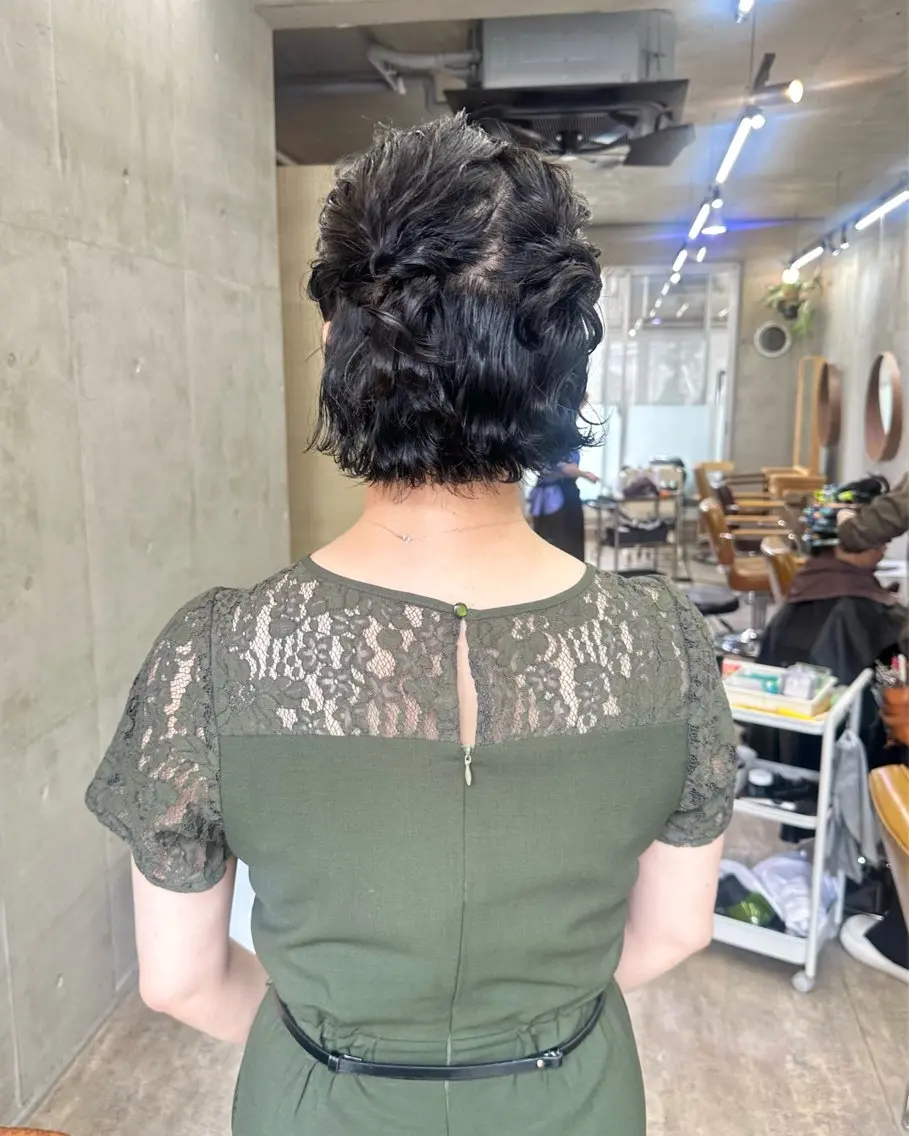 ショート カラー ヘアアレンジ ハーフアップ ベージュカラー ブリーチ ブラウンカラー ケアブリーチ ヘアセット カットモデル募集中 ／HARUKA🎀のヘアスタイル