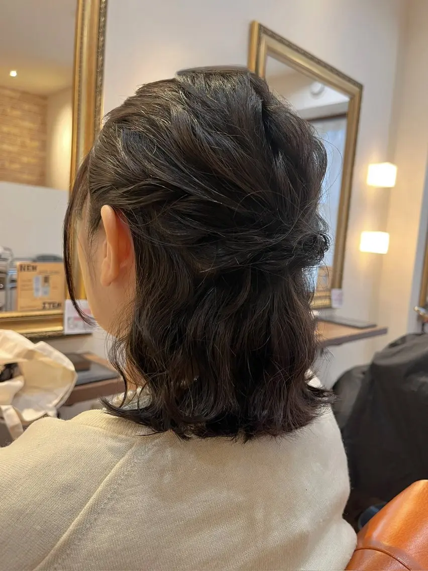 ヘアアレンジ ハーフアップ ボブ ヘアセット 仲宗根 萌恵のヘアスタイル