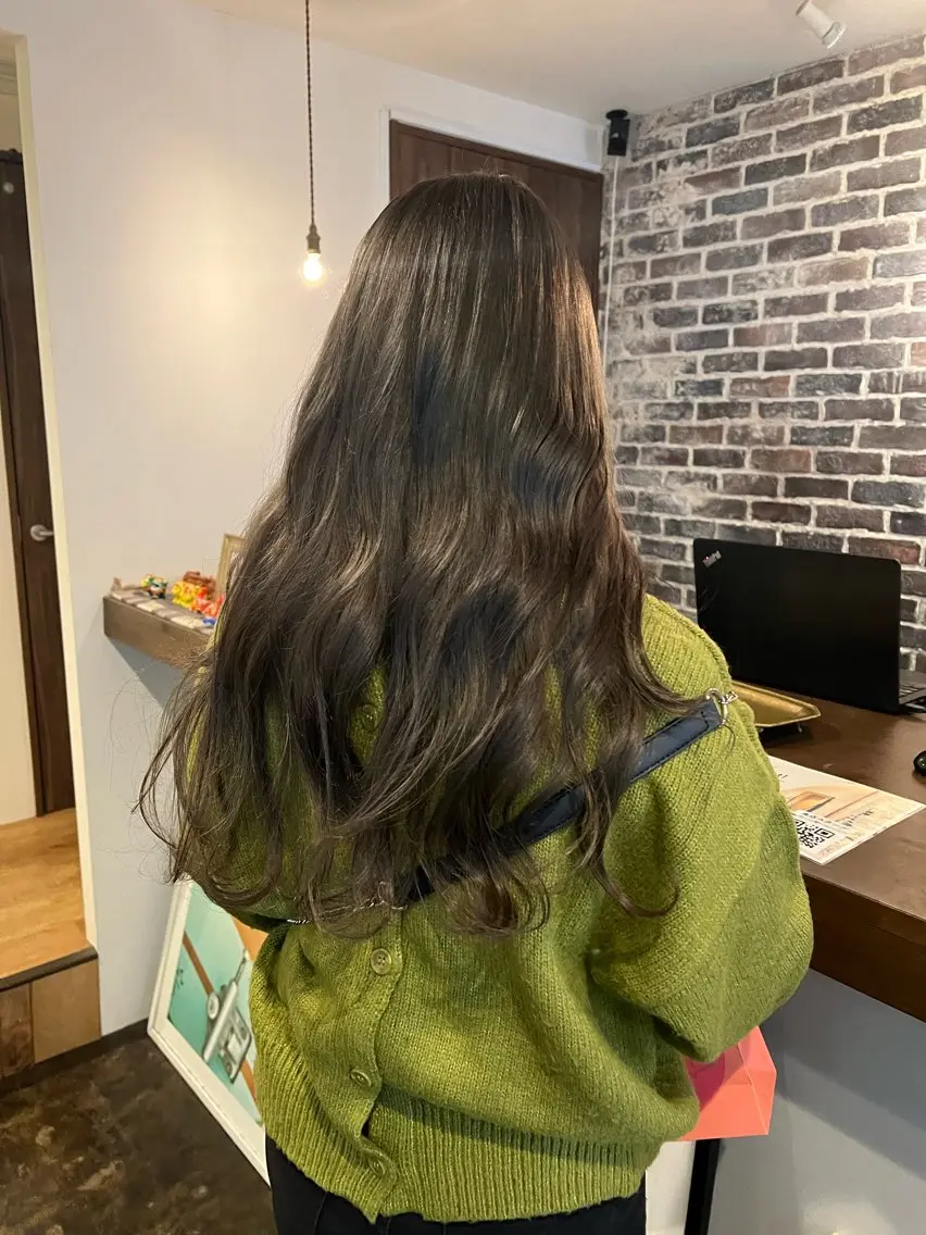 ロング ヘアカラー トリートメント 大泉 美久のヘアスタイル