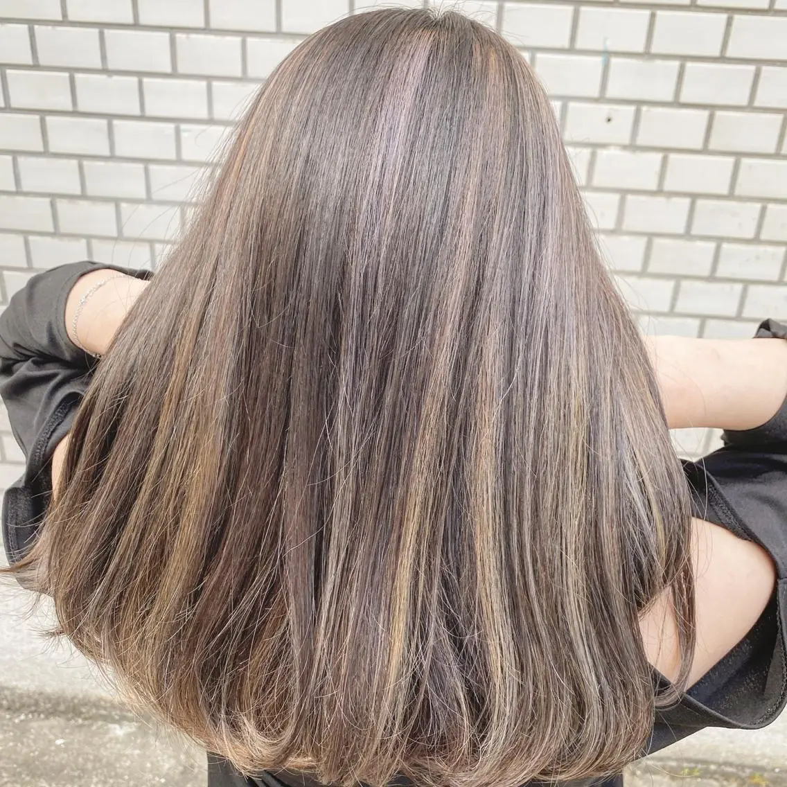 ミディアム ハイライト 日野 和也のヘアスタイル
