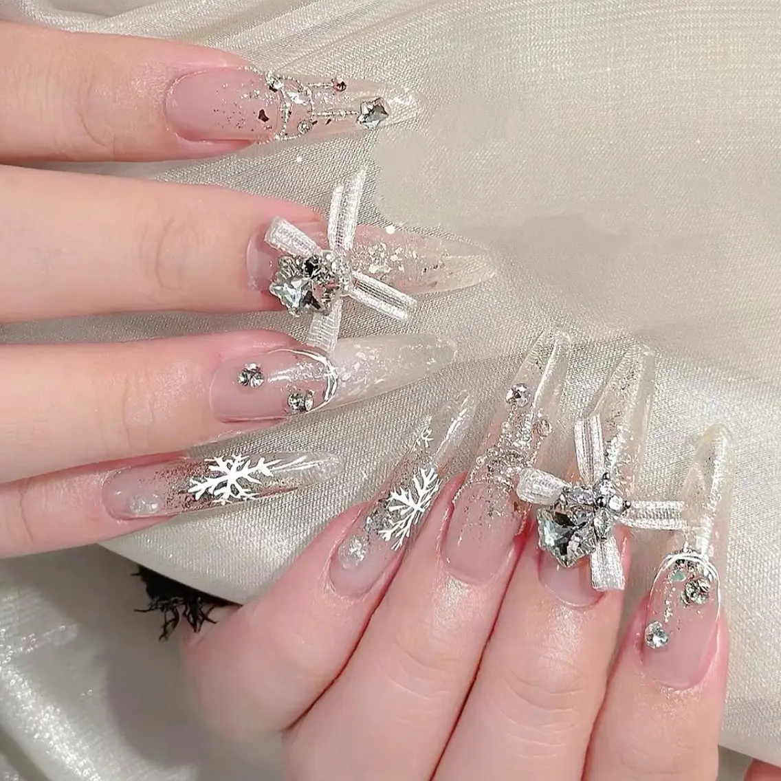 ネイル オーロラネイル チークネイル 長さ出し フットネイル フレンチネイル ハンドネイル Lee Nailsのネイルデザイン