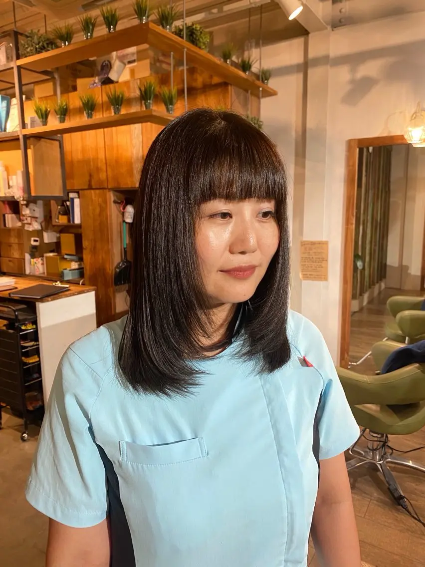 ミディアム 顔周りカット レイヤーカット 白上 愛佳のヘアスタイル