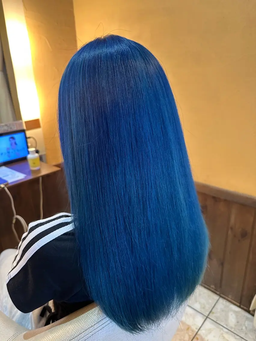 ロング カラー ブリーチ ブルーカラー ヘアカラー 鎌田 一徳のヘアスタイル