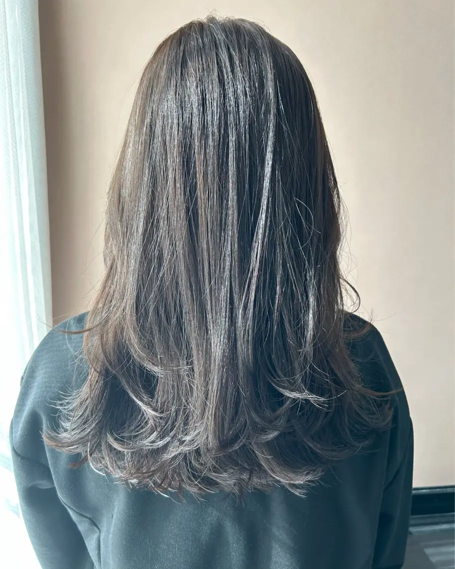 ロング カラー ブリーチ グレージュ ブリーチなしカラー オリーブグレージュ オリーブグレー hubhair レイヤー/透明感のヘアスタイル