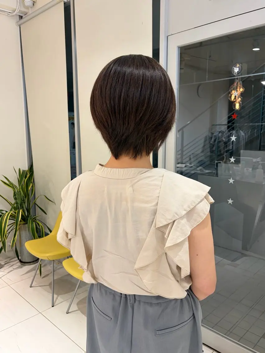 ショート カラー 黒川 恵莉のヘアスタイル