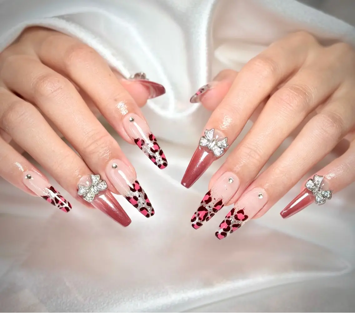 ネイル オーロラネイル チークネイル フットネイル フレンチネイル ジェルネイル Nichi Nail Salonのネイルデザイン