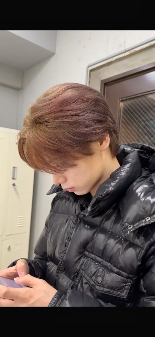 ミディアム メンズ メンズブリーチ メンズハイトーン 学生(メンズ向け) 学生 カット ヘアカラー トリートメント ヘアセット 🧃Kawakami kotomi🧃のヘアスタイル