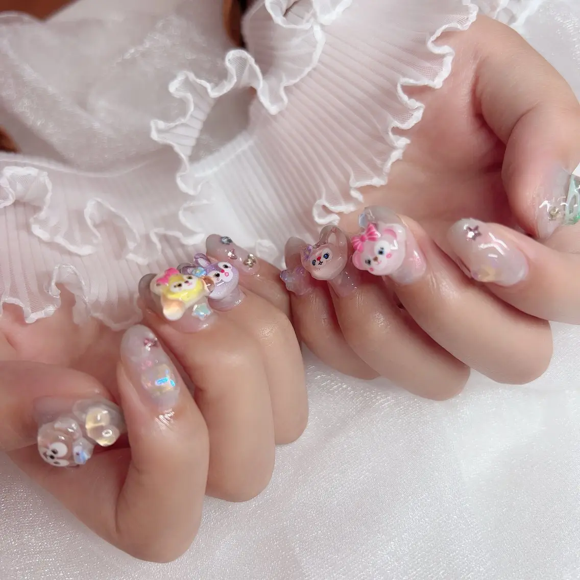 ネイル ジェルネイル パラジェル HENECY🍓 momokaのネイルデザイン