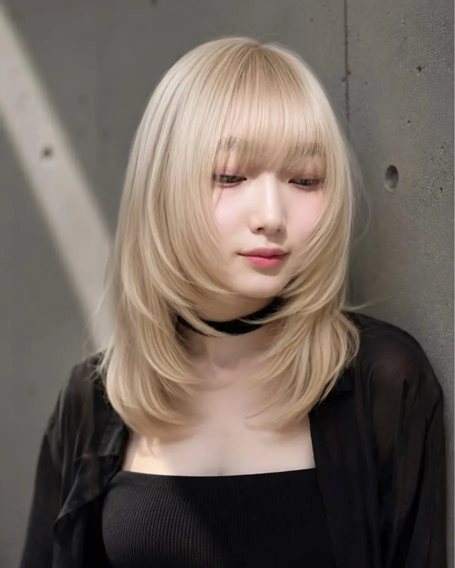 セミロング カラー ブロンド ホワイトブロンド ハッシュカット カット ヘアカラー トリートメント ハッシュカット&艶々 ハイトーン/ミワのヘアスタイル