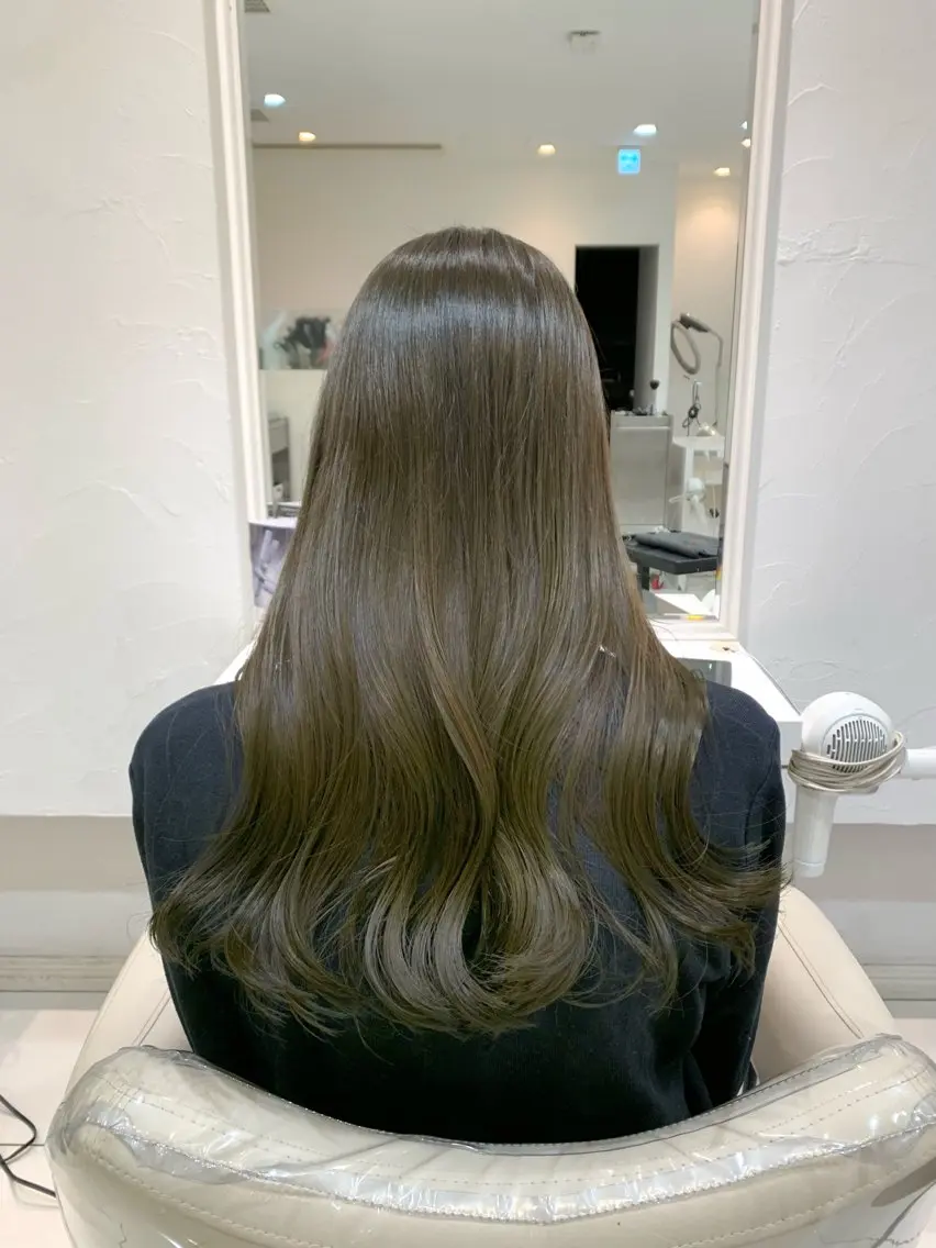 ロング カラー ダブルカラー オリーブカラー 金澤 夏海のヘアスタイル