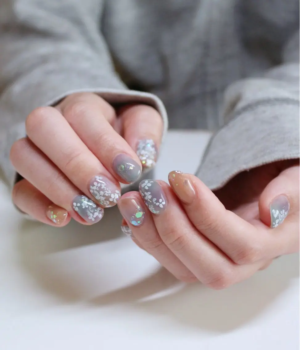 ネイル フラワーネイル ニュアンスネイル 夏ネイル ハンドネイル Baku Nailsのネイルデザイン