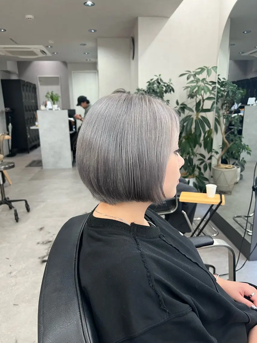 ショート カラー ブリーチ シルバー カット ヘアカラー トリートメント 垢抜け🪽髪質改善 透明感💎メンズのヘアスタイル