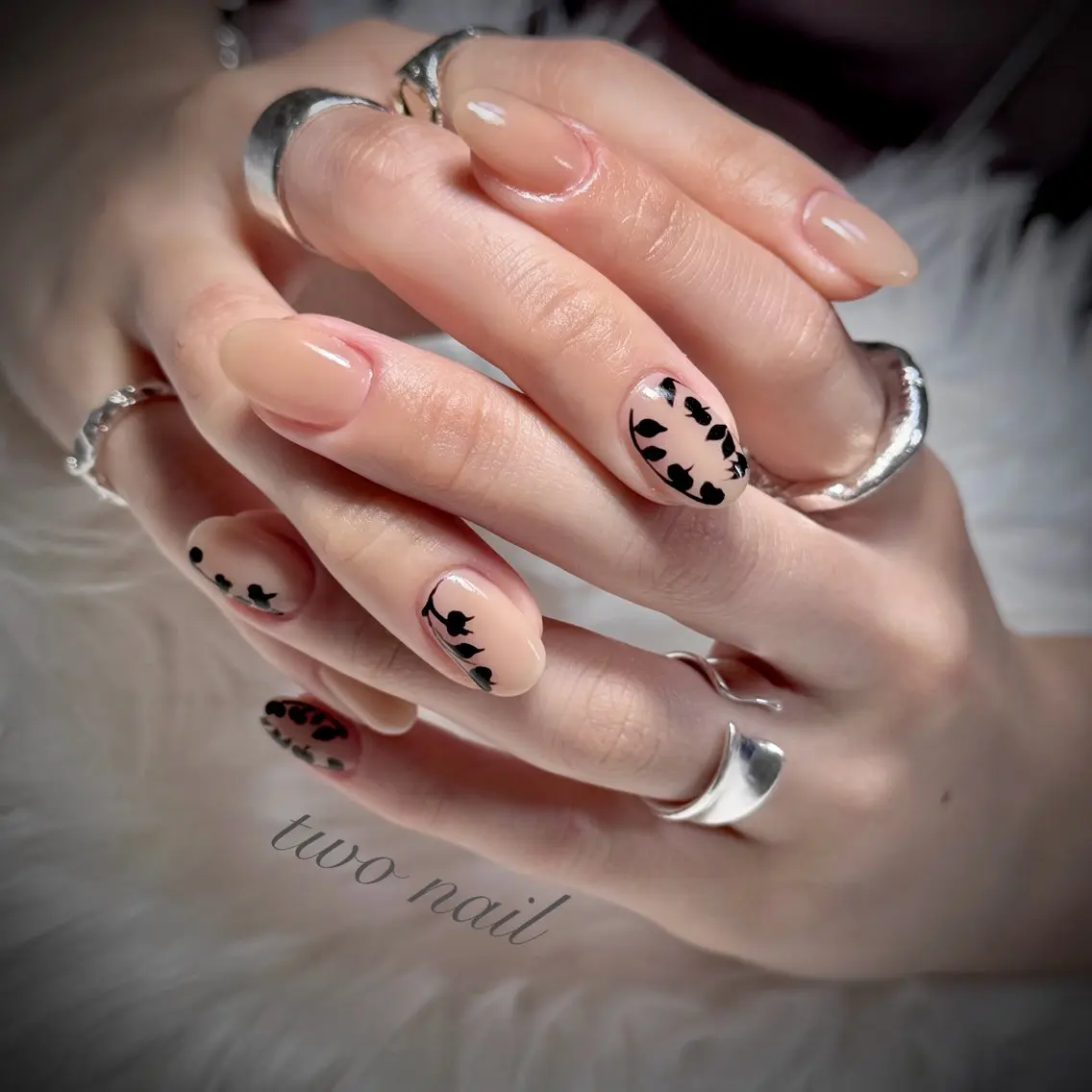 ネイル ネイルチップ ホワイト ハンドネイル two nailのネイルデザイン