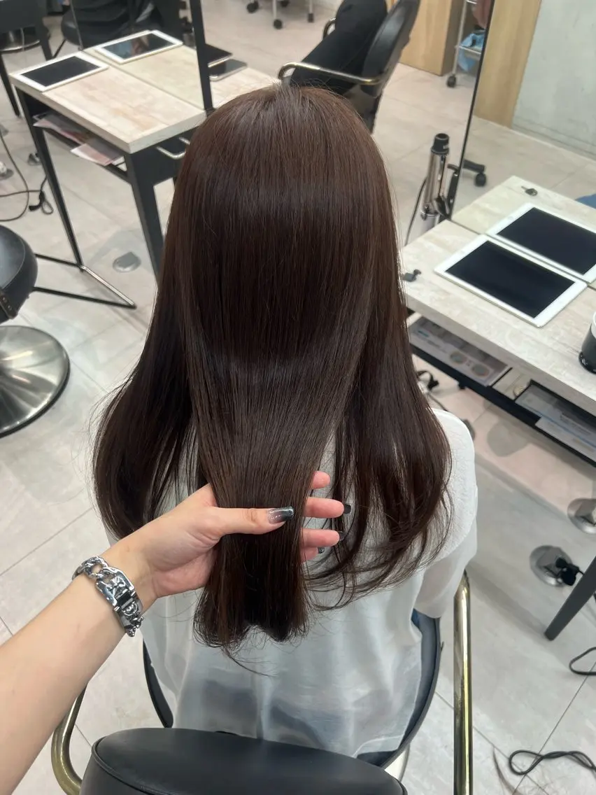 ロング カラー カット ヘアカラー トリートメント 小森聖奈 韓国風レイヤーカットのヘアスタイル
