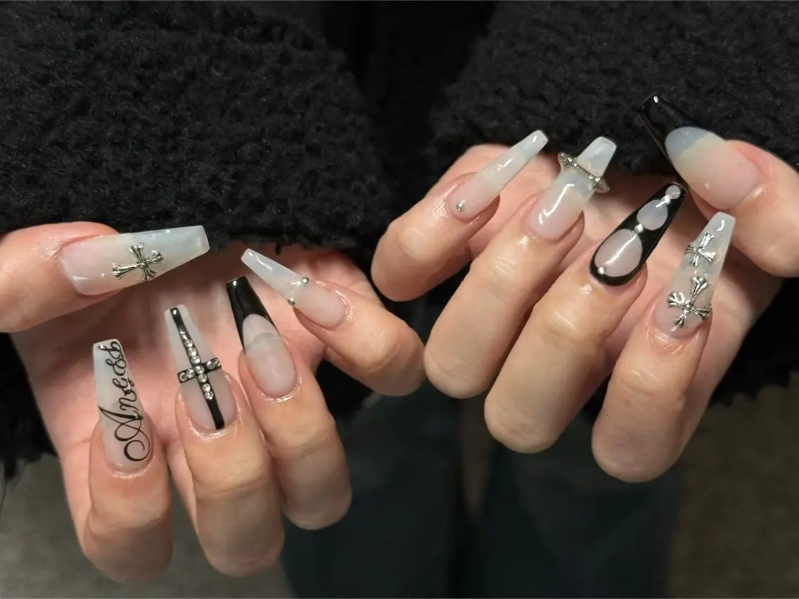 ネイル クリアネイル フラワーネイル ロングネイル スーパーロングネイル ワンホンネイル ハンドネイル サリー ネイル　ラボのネイルデザイン