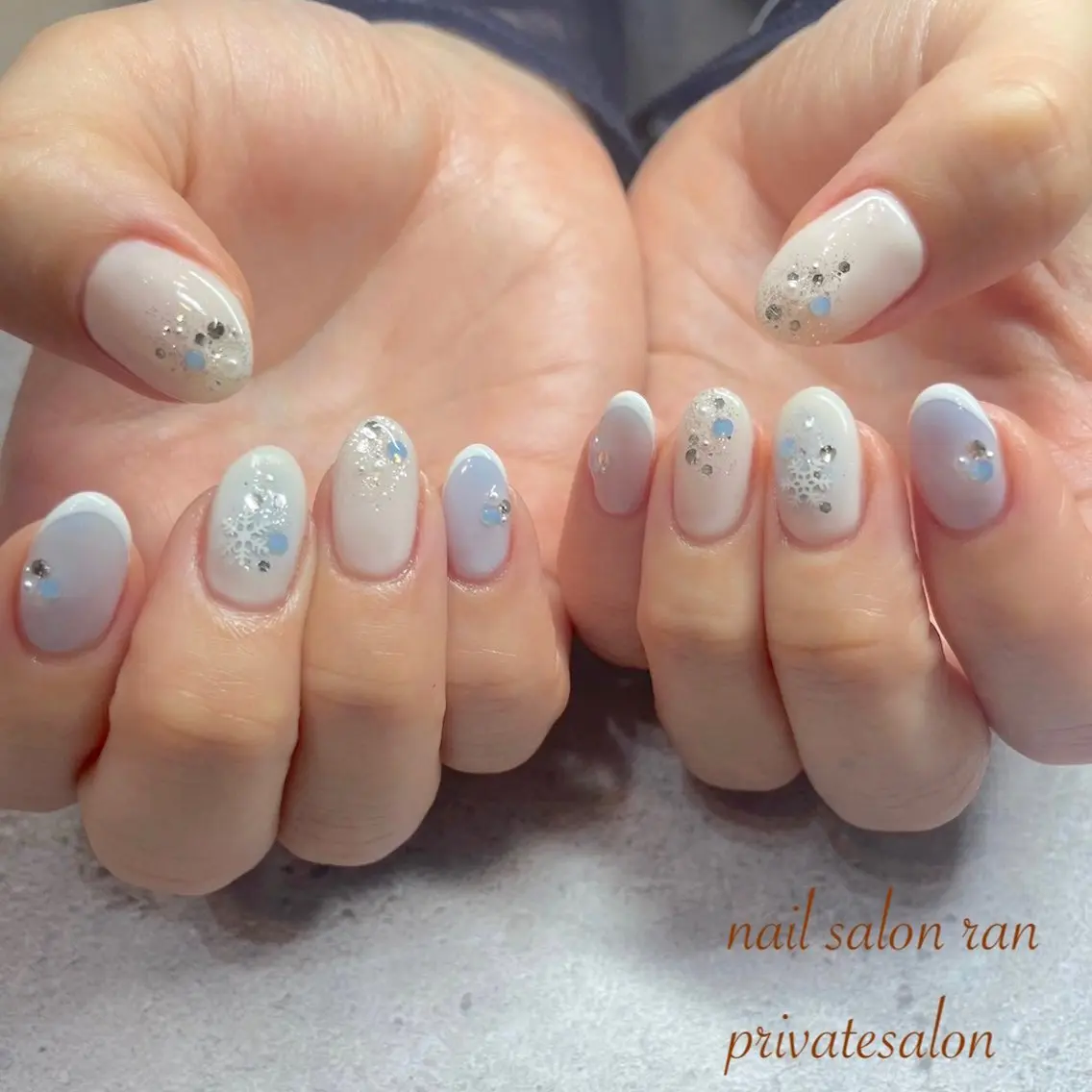ネイル ブルー ラメ(グリッター) ホワイト ハンドネイル ハンドケア nailsalon ranのネイルデザイン