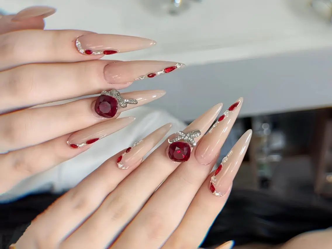 ネイル オーロラネイル チークネイル 長さ出し フットネイル フレンチネイル ハンドネイル ハンドケア yumi nailのネイルデザイン