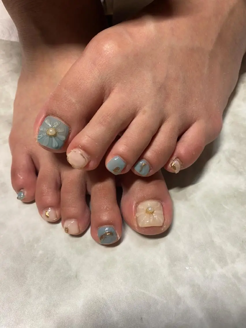 ご新規♡フットネイル【オフあり】華やかコース　お花アート　他多数デザインあり。の写真
