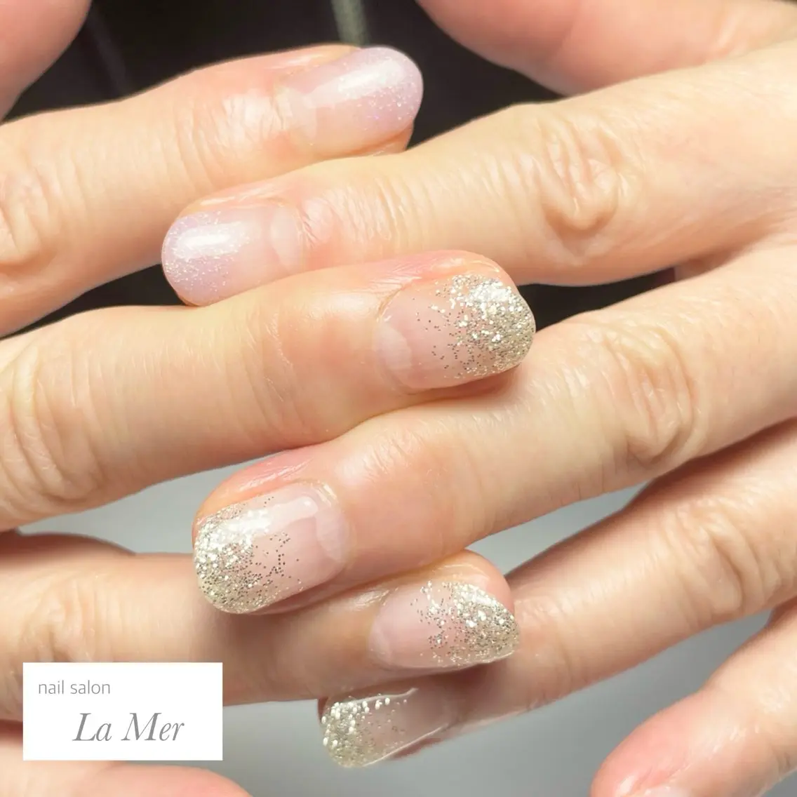 ネイル グラデーション キラキラネイル ラメ(グリッター) ラメグラデーション オフィスネイル ハンドネイル nailsalon La Merのネイルデザイン