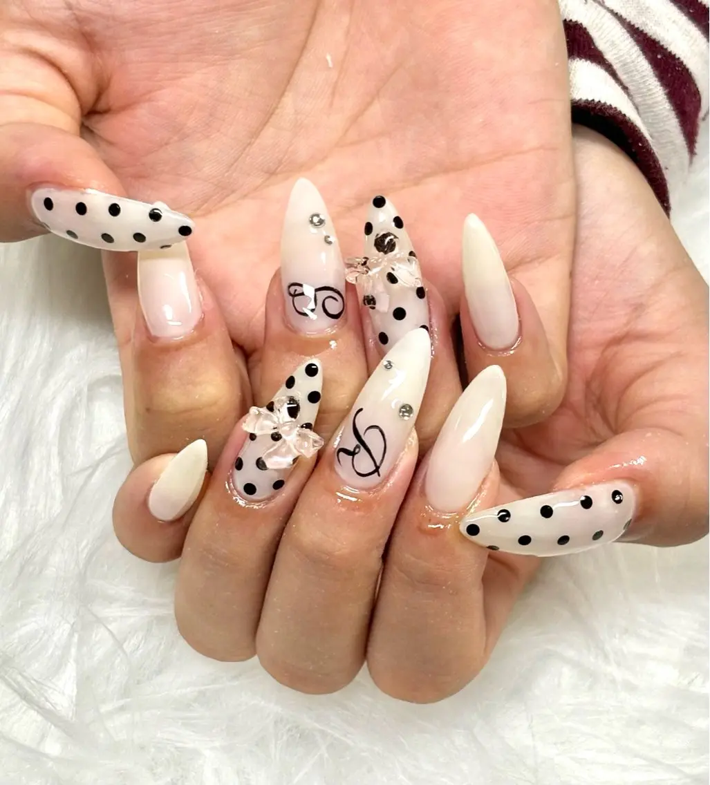 ネイル ドット ロングネイル 持ち込み Natsumi 【protea】のネイルデザイン
