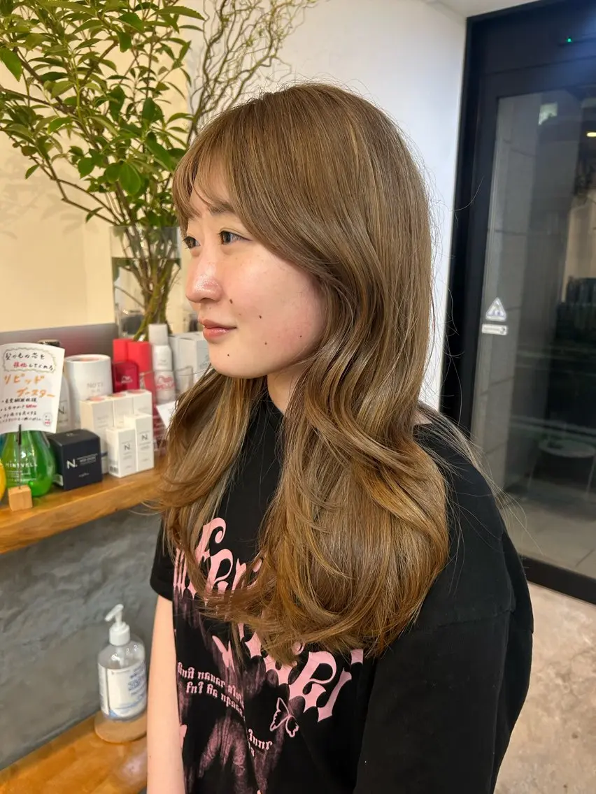 ロング カラー 安達 咲のヘアスタイル