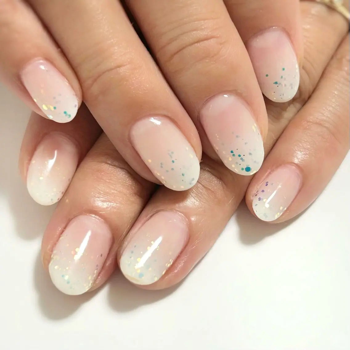 ネイル 桜ネイル ジェルネイル グラデーション ラメ(グリッター) シンプルネイル ハンドネイル なが さきのネイルデザイン