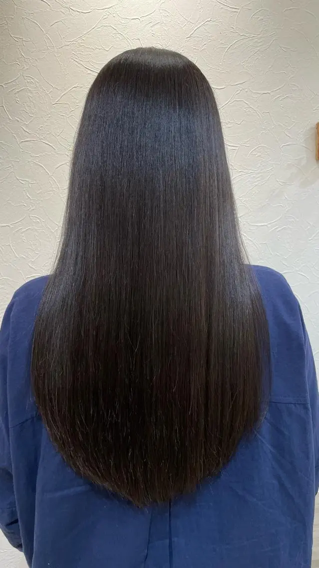 【✨圧倒的透明感艶髪暗染✨】黒すぎない透明感のある暗染カラー✨➕似合わせカット ロング料金なし!新生活応援キャンペーン✨の写真