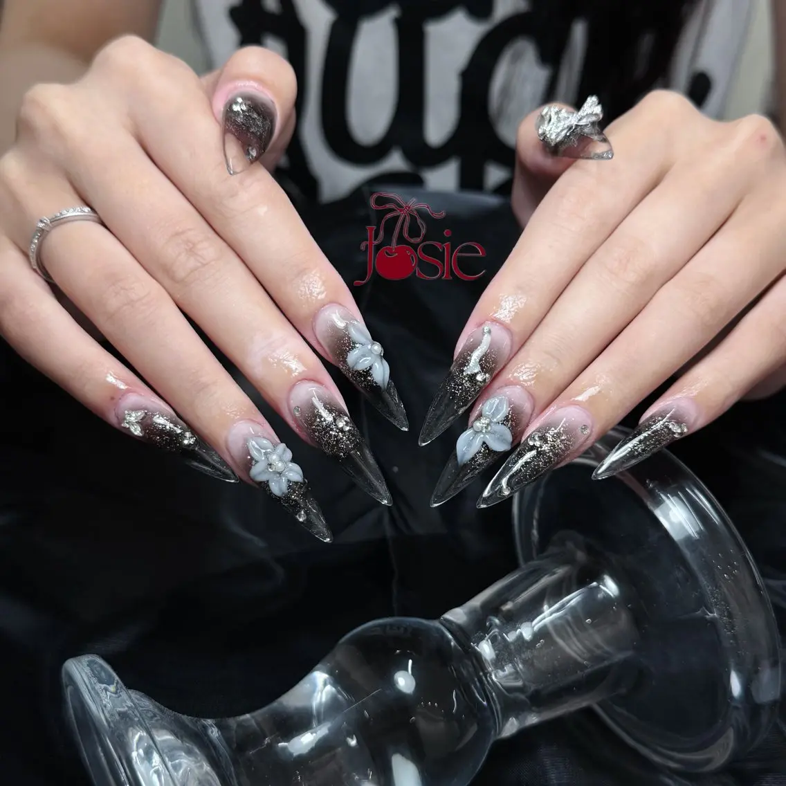 ネイル フレンチネイル ガーリー ガラスフレンチ 氷ネイル・うるうるネイル キラキラネイル ハンドネイル JOSIE nail studioのネイルデザイン